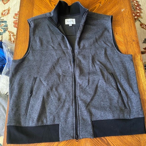Men's Gray Sleeveless Jacket - Picture 3 of 6